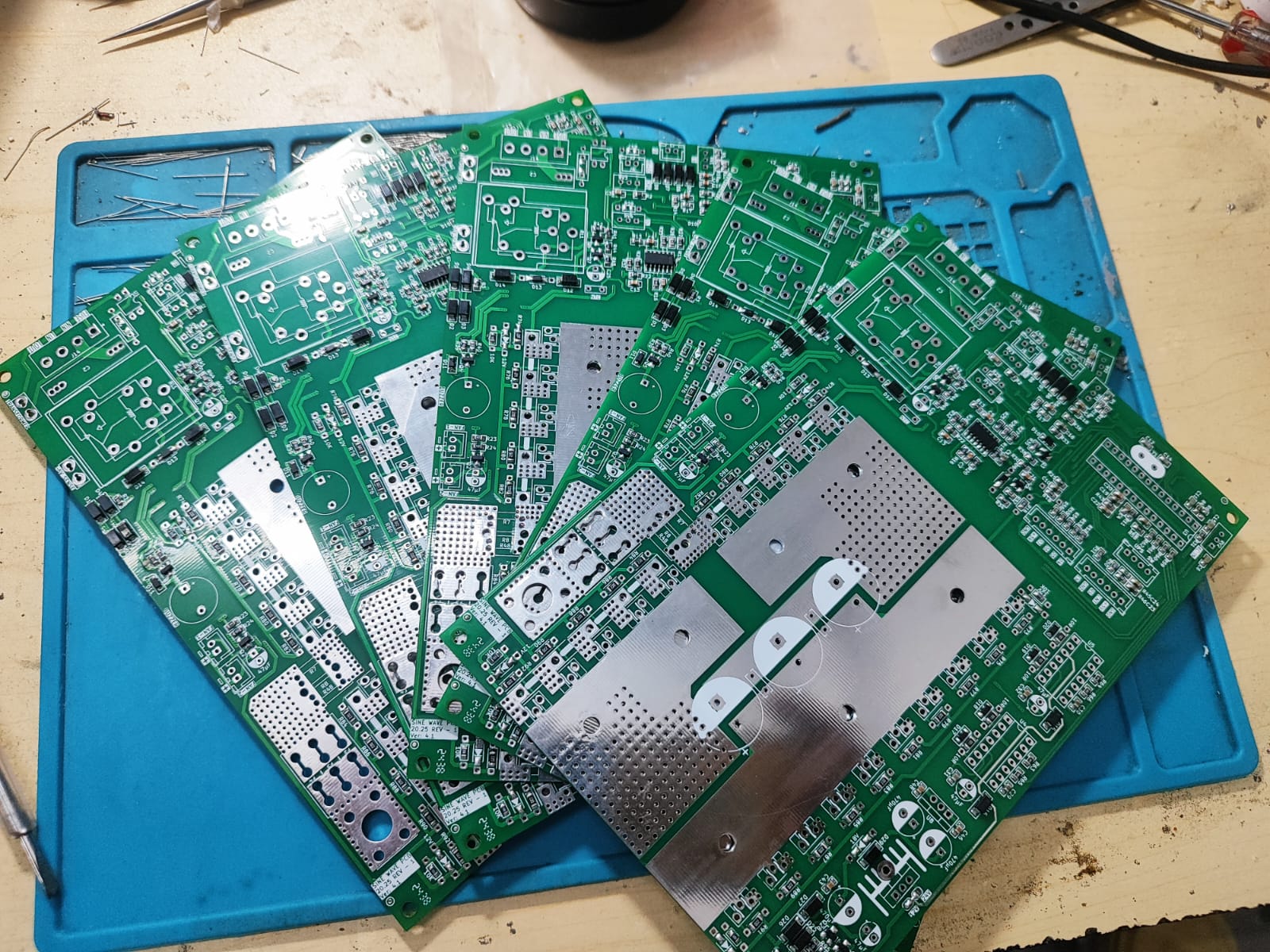 PIC16F73 Pure sinewave 80% COMPLATE CIRCUIT